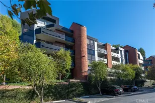 4774 Park Encino, Encino, CA 91436 - Photo 2
