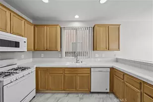 14323 Moon Valley St, Victorville, CA 92394 - Photo 10