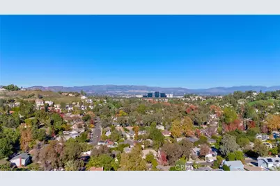 22137 Ybarra, Woodland Hills, CA 91364 - Photo 36