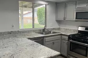 44147 Jamie Ct, Lancaster, CA 93536 - Photo 2