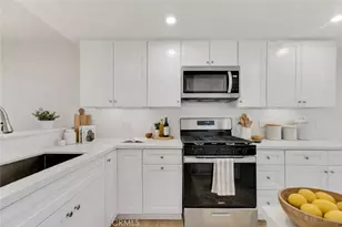 18423 Collins St, Tarzana, CA 91356 - Photo 14