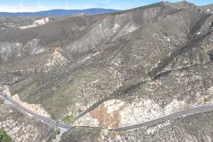 12571 Capra, Agua Dulce, CA 91390 - Photo 28