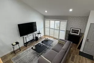 18326 Collins St, Tarzana, CA 91356 - Photo 4