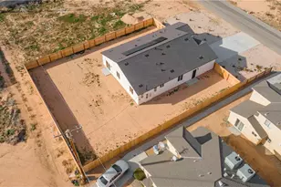 9224 Holly Ave, California City, CA 93505 - Photo 8