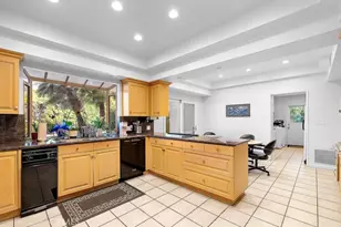 19825 Santa Rita St, Woodland Hills, CA 91364 - Photo 26