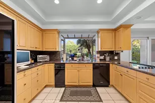 19825 Santa Rita St, Woodland Hills, CA 91364 - Photo 28