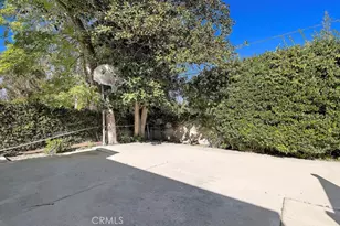 19825 Santa Rita St, Woodland Hills, CA 91364 - Photo 36