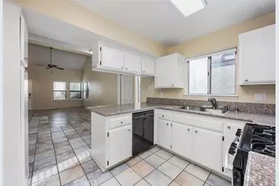 3717 Cypress Glen Boulevard, Bakersfield, CA 93309 - Photo 16