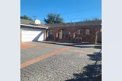 22104 Alamogordo, Saugus, CA 91350 - Photo 2