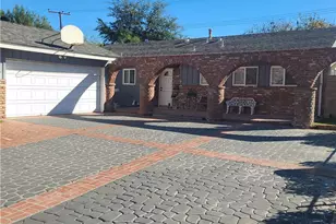 22104 Alamogordo, Saugus, CA 91350 - Photo 2