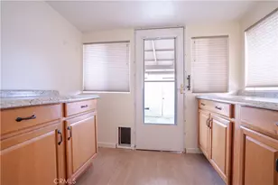 11018 Woodley, Granada Hills, CA 91344 - Photo 12