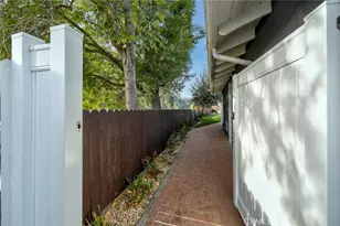 3212 W Valley Heart Dr, Burbank, CA 91505 - Photo 32