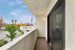 6540 Hayvenhurst, Lake Balboa, CA 91406 - Photo 30