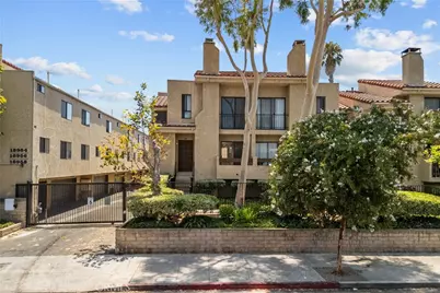 18958 Sherman Way #17, Reseda, CA 91335 - Photo 2