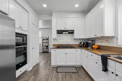 19904 Holly Drive, Saugus, CA 91350 - Photo 14