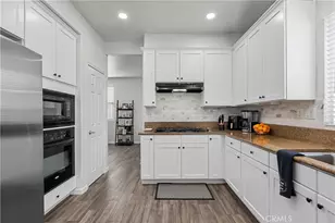 19904 Holly Dr, Saugus, CA 91350 - Photo 14