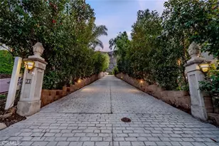 27 Round Up Rd, Bell Canyon, CA 91307 - Photo 2