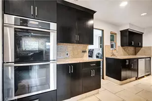 15022 Sylvan St, Van Nuys, CA 91411 - Photo 16