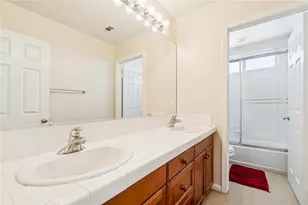 30012 Valley Glen St, Castaic, CA 91384 - Photo 40