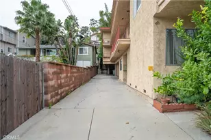 2421 N Beachwood, Los Angeles, CA 90068 - Photo 4
