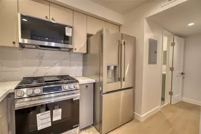 22133 Burbank #1, Woodland Hills, CA 91367 - Photo 6