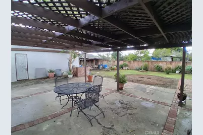 10427 Kewen, Pacoima, CA 91331 - Photo 20