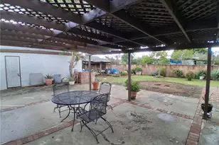 10427 Kewen, Pacoima, CA 91331 - Photo 20