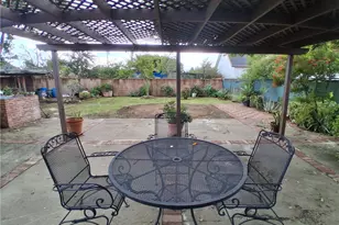 10427 Kewen, Pacoima, CA 91331 - Photo 18