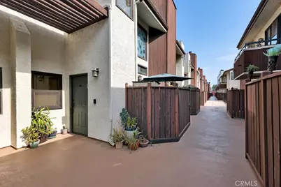 6323 Reseda Blvd #13, Tarzana, CA 91335 - Photo 22