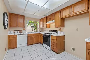 579 Stoney Peak Ct, Simi Valley, CA 93065 - Photo 4