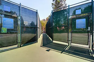 5500 Owensmouth Ave, Woodland Hills, CA 91367 - Photo 18