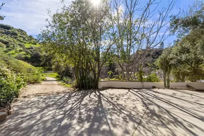 9817 Commerce, Tujunga, CA 91042 - Photo 10