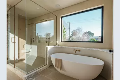 11746 Blix, Valley Village, CA 91607 - Photo 36