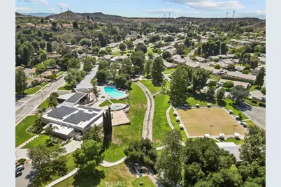 19122 Avenue Of The Oaks #A, Newhall, CA 91321 - Photo 2