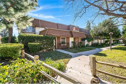 10214 Larwin Ave #7, Chatsworth, CA 91311 - Photo 2