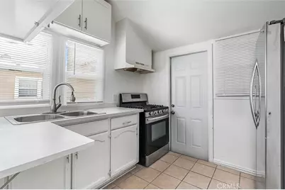 961 W 47th Street, Los Angeles, CA 90037 - Photo 10