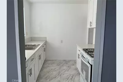 961 W 47th Street, Los Angeles, CA 90037 - Photo 16