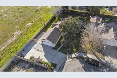 44105 Acacia Street, Lancaster, CA 93535 - Photo 2