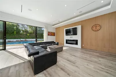 5631 Wilhelmina Avenue, Woodland Hills, CA 91367 - Photo 14
