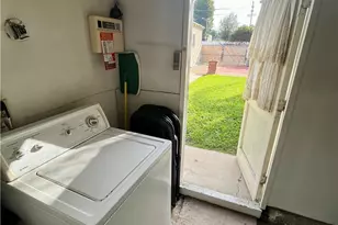 17900 Martha St, Encino, CA 91316 - Photo 14