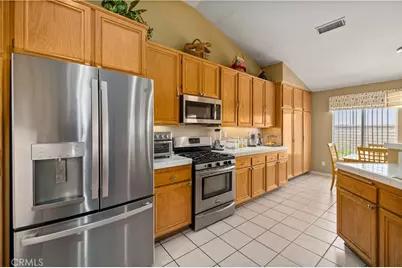 42344 Camden, Lancaster, CA 93536 - Photo 16