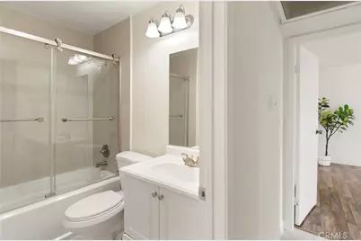 8601 International, Canoga Park, CA 91304 - Photo 6