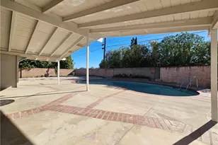 17530 Tuba St, Northridge, CA 91325 - Photo 12