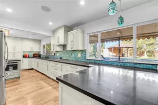 22935 Sylvan St, Woodland Hills, CA 91367 - Photo 12