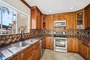 13816 Bessemer St, Van Nuys, CA 91401 - Photo 16