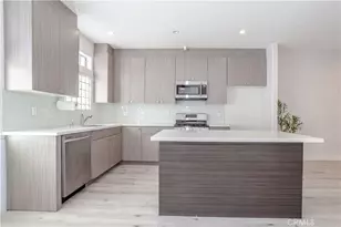 18347 Saticoy, Reseda, CA 91335 - Photo 2