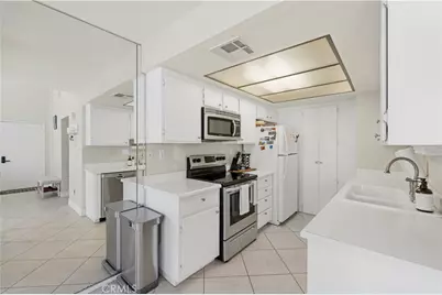 18408 Hatteras Street #44, Tarzana, CA 91356 - Photo 16