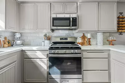 20305 Rue Crevier #585, Canyon Country, CA 91351 - Photo 16