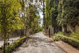 19540 Wells Dr, Tarzana, CA 91356 - Photo 26