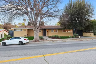 20324 Oxnard St, Woodland Hills, CA 91367 - Photo 2